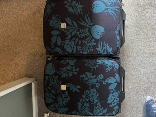 Set suitcases suitable - set, 2